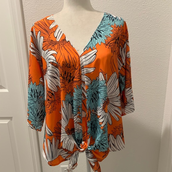 Sunflower 🌻 Blouse - Picture 2 of 5